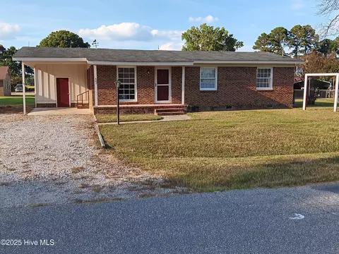 407 Pineview St, Lucama, NC 27851