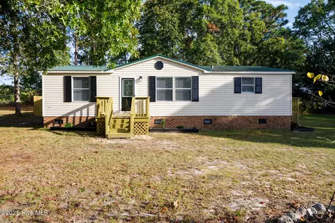 212 Heflin Rd, Aberdeen, NC 28315