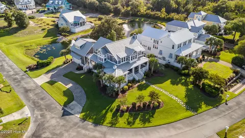 409 Sunrise Ct, Emerald Isle, NC 28594