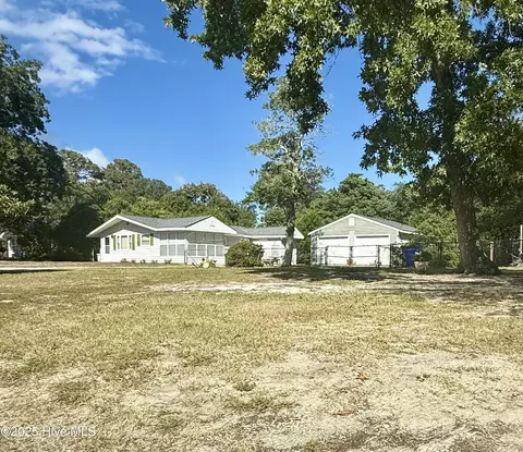 424 Trott St, Oak Island, NC 28465
