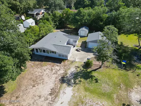424 Trott St, Oak Island, NC 28465