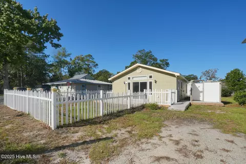 127 NW 10th St, Oak Island, NC 28465