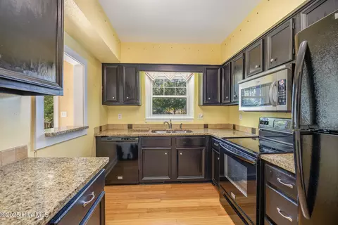 Kitchen - 3 Colonial Pines Cir, Pinehurst, NC 28374 photo 1 of 2