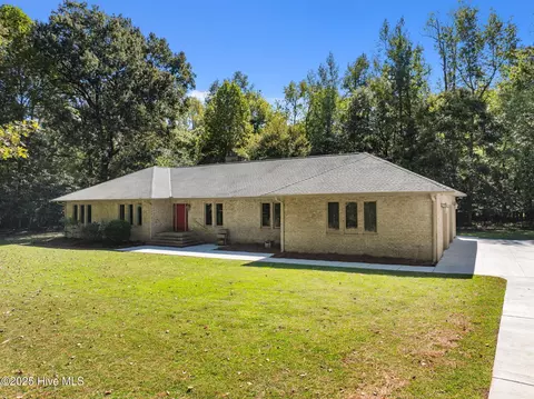 123 Farmington Rd, Grimesland, NC 27837