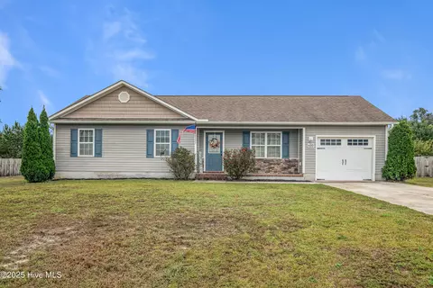 610 Parsley Dr, Hubert, NC 28539
