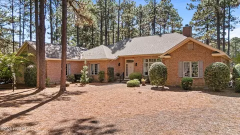 24 Strathaven Dr, Pinehurst, NC 28374