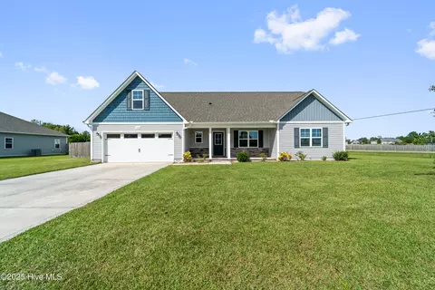 600 Osprey Landing Dr, Holly Ridge, NC 28445