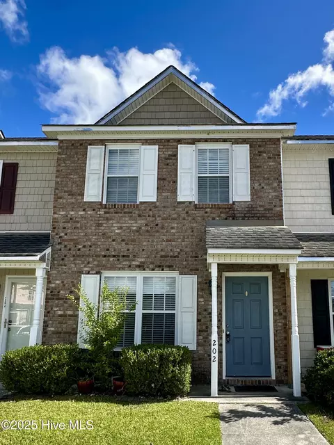 202 Springwood Dr, Jacksonville, NC 28546