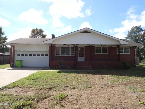 106 Forest Hill Dr, Havelock, NC 28532