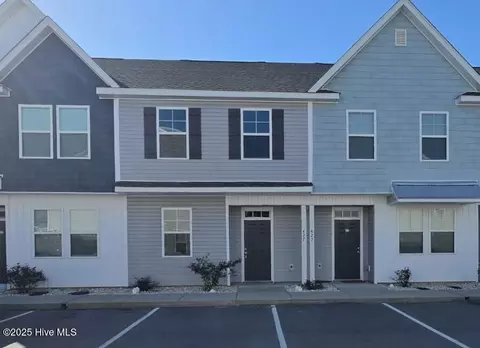 427 Sunfish Ln, Sneads Ferry, NC 28460