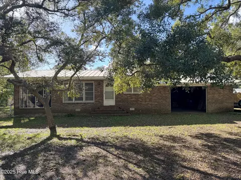 309 Womble St, Oak Island, NC 28465