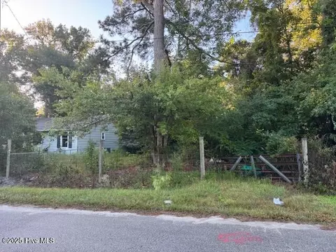 75 Pennsylvania Ave, Rocky Point, NC 28457