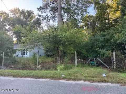 75 Pennsylvania Ave, Rocky Point, NC 28457