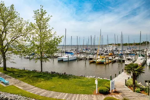 516 S Water St #A-17, Oriental, NC 28571