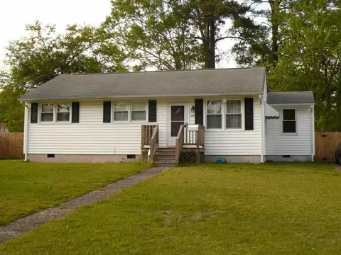 108 Banks St, Jacksonville, NC 28546