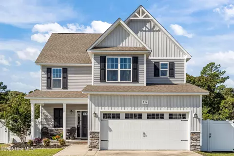 224 Rowland Dr, Richlands, NC 28574