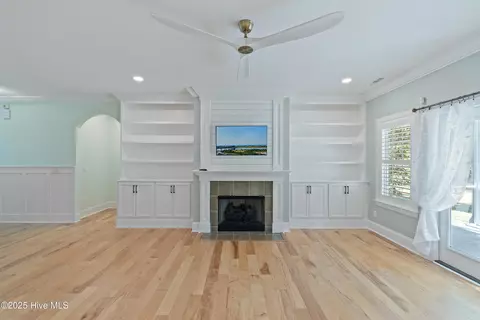 Living - 557 Button Bush Ln, Hampstead, NC 28443 photo 3 of 6