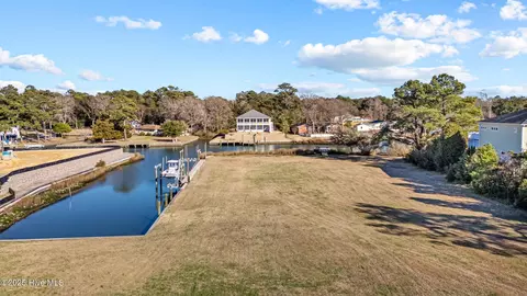 111 Cape Point Blvd, Cape Carteret, NC 28584