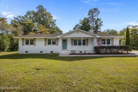 4905 Sandhurst Rd, Trent Woods, NC 28562