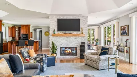 Living - 11 Mcmichael Dr, Pinehurst, NC 28374 photo 2 of 5
