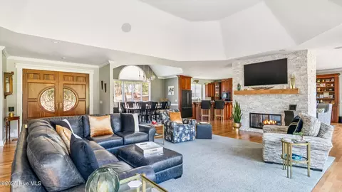 Living - 11 Mcmichael Dr, Pinehurst, NC 28374 photo 4 of 5