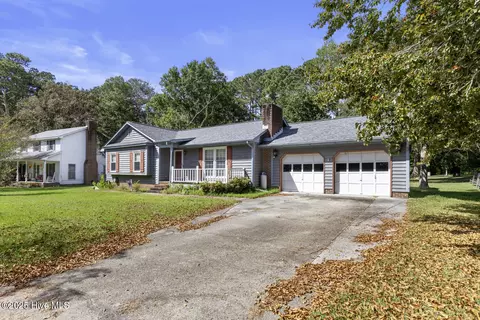 302 Southwest Dr, Jacksonville, NC 28540