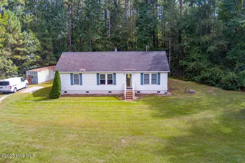 228 Croatan Dr, Swansboro, NC 28584