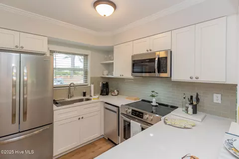 Kitchen - 5 Pine Tree Rd #120, Pinehurst, NC 28374 photo 2 of 2