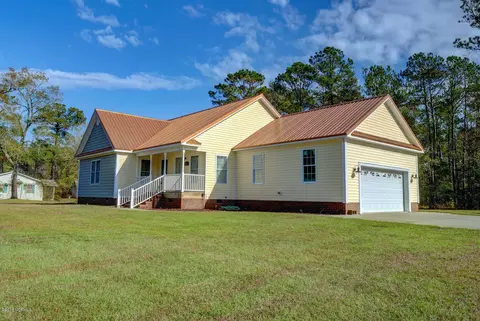 551 Holly Ridge Rd, Holly Ridge, NC 28445