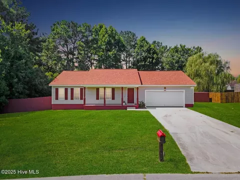 404 Seahawk Ct, Richlands, NC 28574
