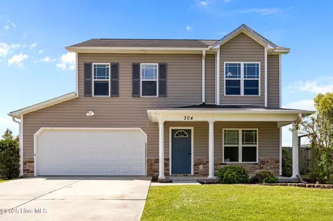 304 Cabinwood Ct, Richlands, NC 28574