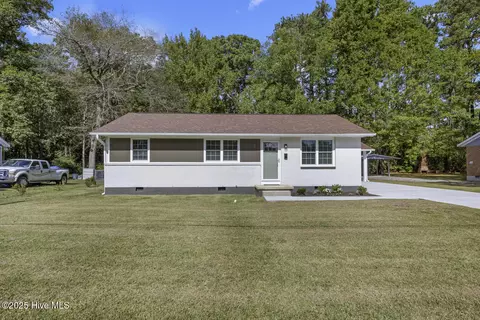 8 Carver Rd, Jacksonville, NC 28540