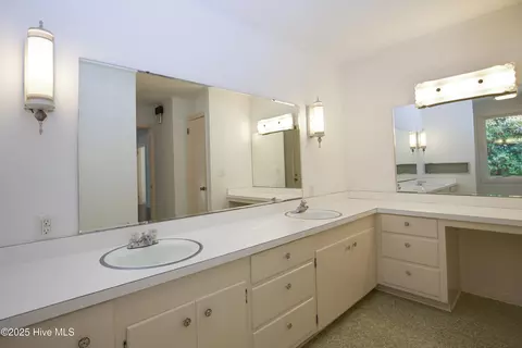 Bath - 100 Beaver Ln, Pinehurst, NC 28374 photo 3 of 6