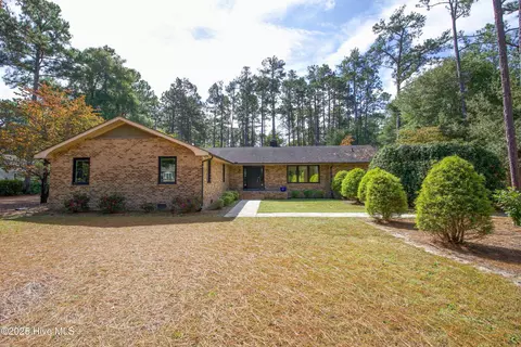 100 Beaver Ln, Pinehurst, NC 28374