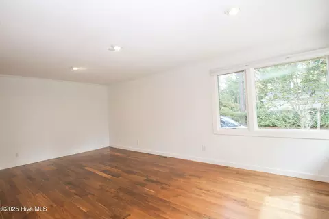 Living - 100 Beaver Ln, Pinehurst, NC 28374 photo 6 of 8