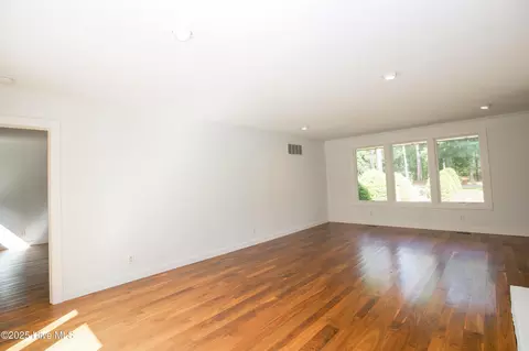 Living - 100 Beaver Ln, Pinehurst, NC 28374 photo 2 of 8