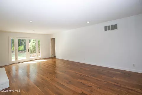 Living - 100 Beaver Ln, Pinehurst, NC 28374 photo 1 of 8