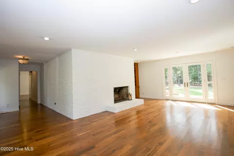 Living - 100 Beaver Ln, Pinehurst, NC 28374 photo 3 of 8