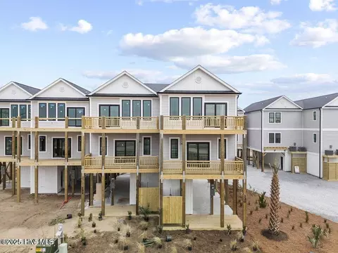 753 N Topsail Dr, Surf City, NC 28445