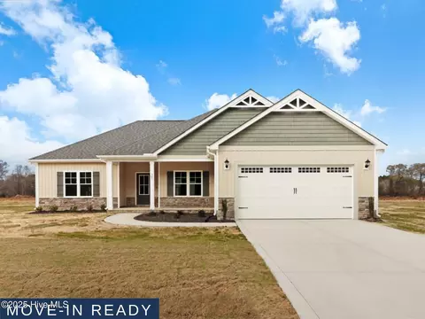 307 Creeks Edge Dr, Pikeville, NC 27863
