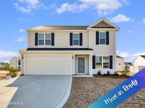 2209 Roadster Pony Ln, Hope Mills, NC 28348