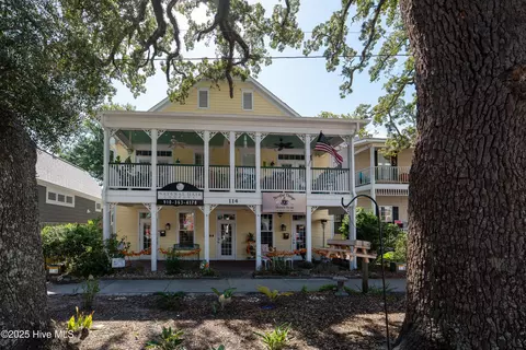 114 E Nash St #3, Southport, NC 28461