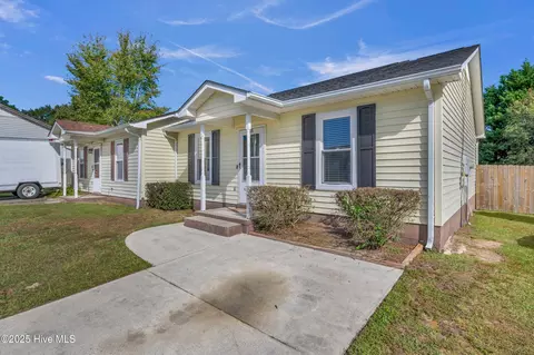 115 Creekview Dr, Jacksonville, NC 28540