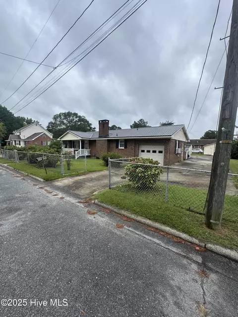 212 Morris St, Williamston, NC 27892