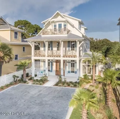 2103 Evans St, Morehead City, NC 28557
