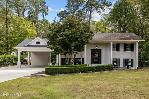 207 Churchill Dr, Greenville, NC 27858