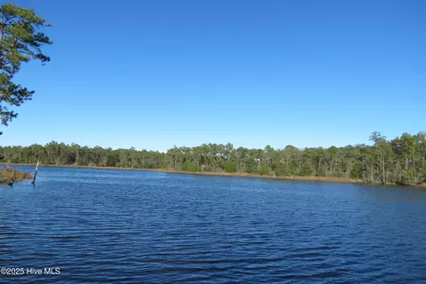 365 Tar Creek Rd, Oriental, NC 28571