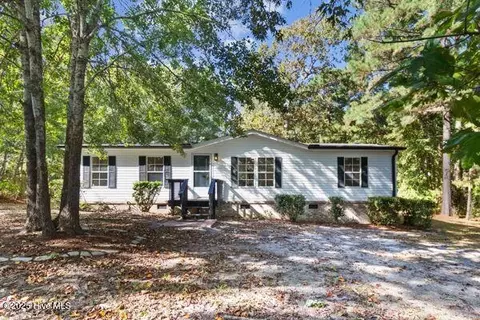 1320 Sloop Point Rd, Hampstead, NC 28443