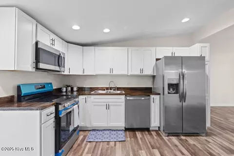 Kitchen - 1320 Sloop Point Rd, Hampstead, NC 28443 photo 2 of 2