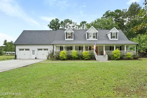 152 Crystal Ct, Hampstead, NC 28443
